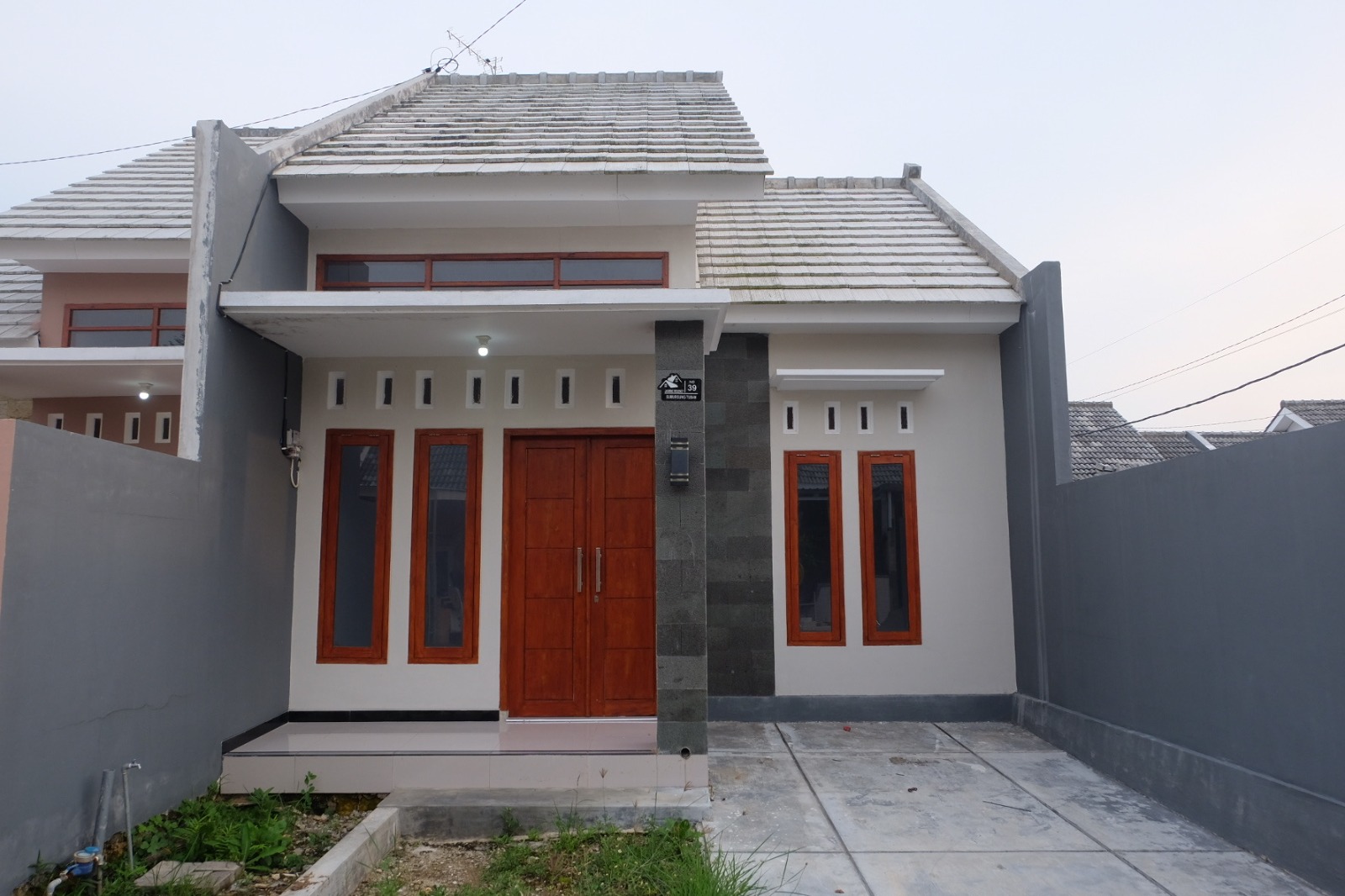 Tampak depan unit Jasmine 1